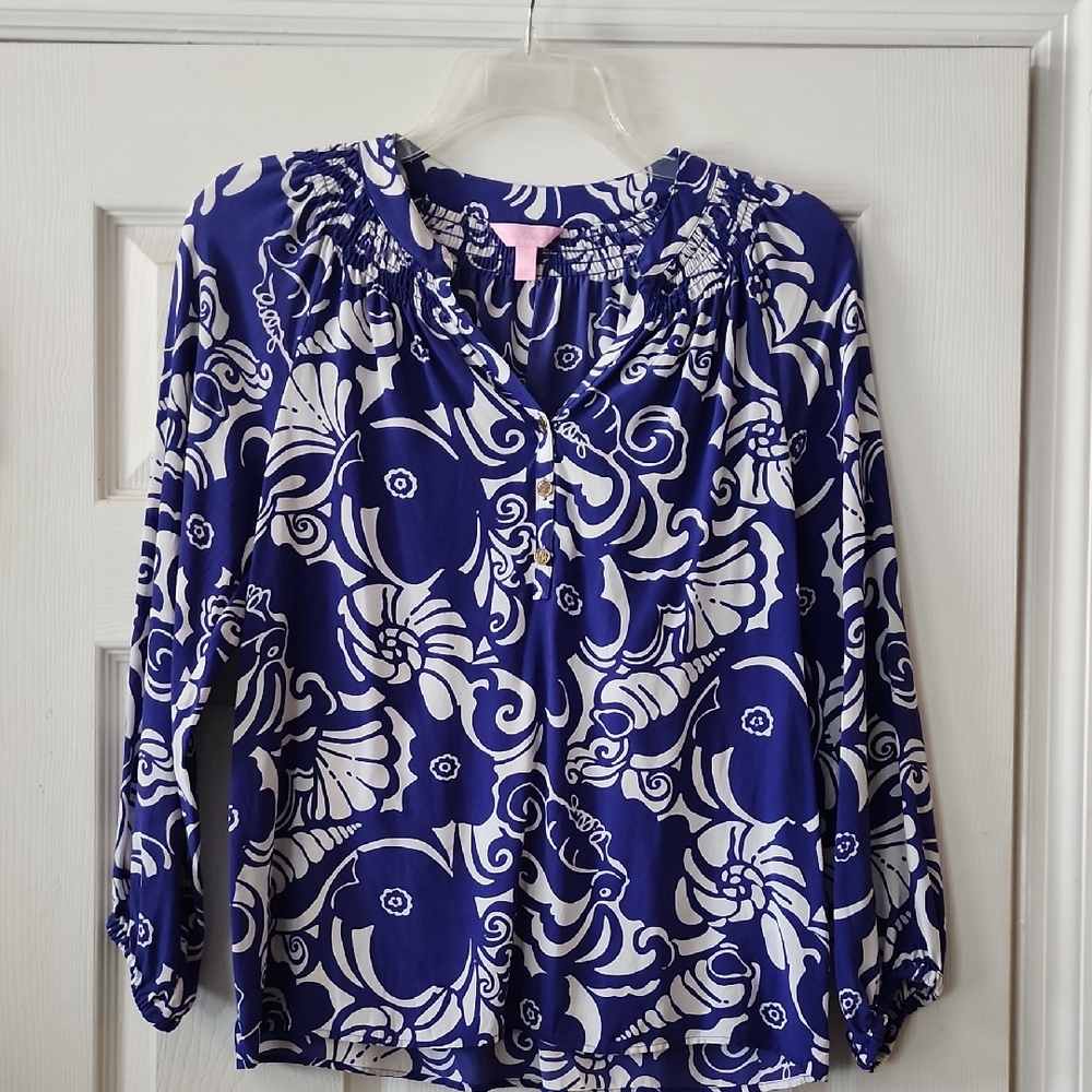 Lilly Pulitzer Bue and White Patterned Women's Top
